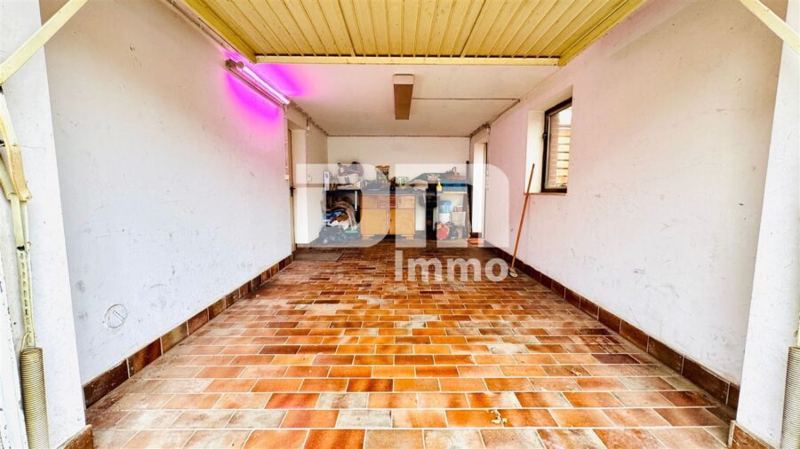 Modernisiertes Einfamilienhaus mit Einliegerwohnung, Wintergarten, Sauna und 2 Garagen - Garage 1